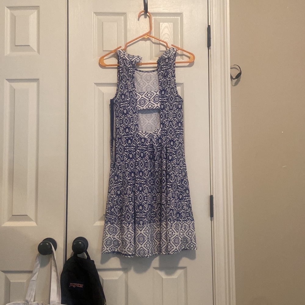 Blue pattern dress - Picture 2 of 3
